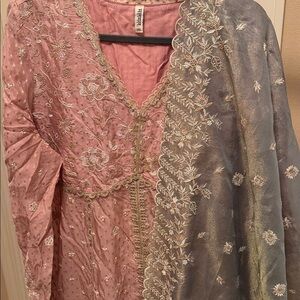 Stunning Mulmul Banarsi embroidered Kurta Set with Tissue dupatta. Never worn